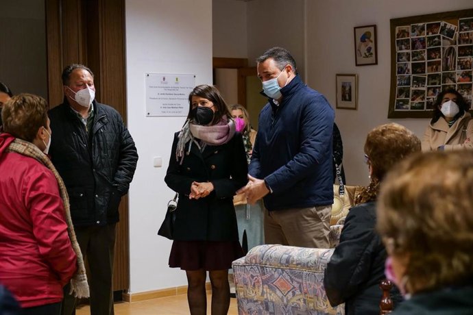 Diputación y Ayuntamiento de Tíjola visitan las obras realizadas a través del plan 'Coopera'.