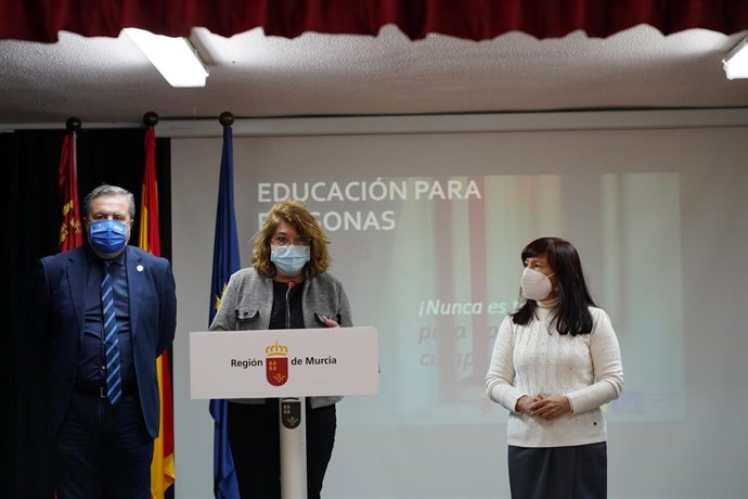 La oferta de educación para adultos aumenta en 455 plazas el próximo curso
