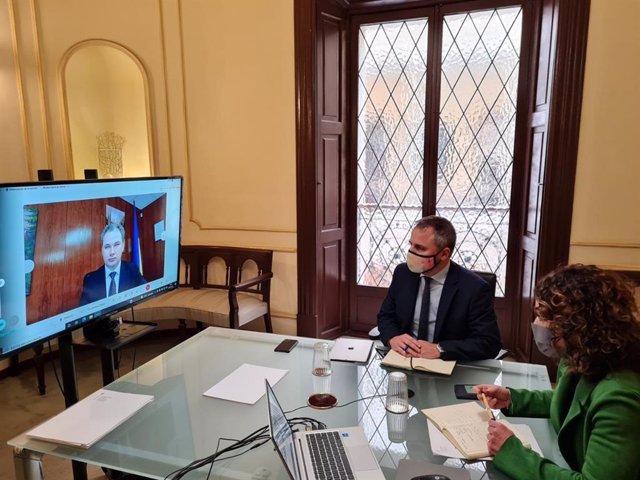 La consellera balear Rosario Sánchez mantiene una viodeconferencia con el cónsul de Ucrania