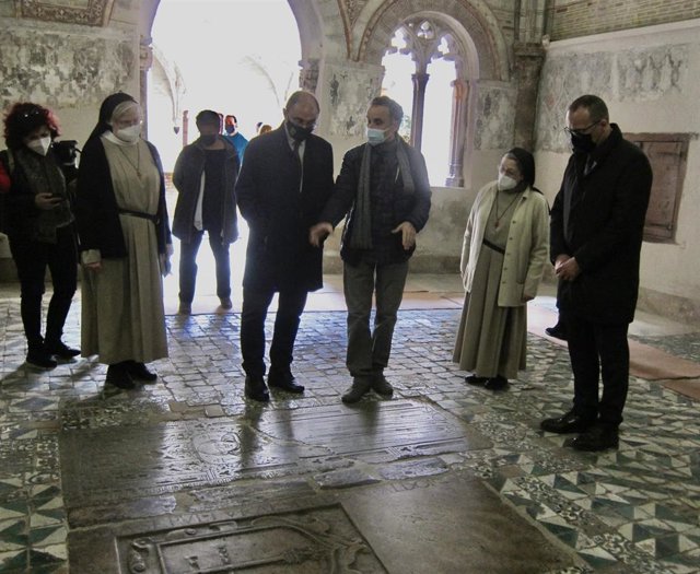 El presidente del Gobierno de Aragón, Javier Lambán, durante la visita al Monasterio de las Canonesas.