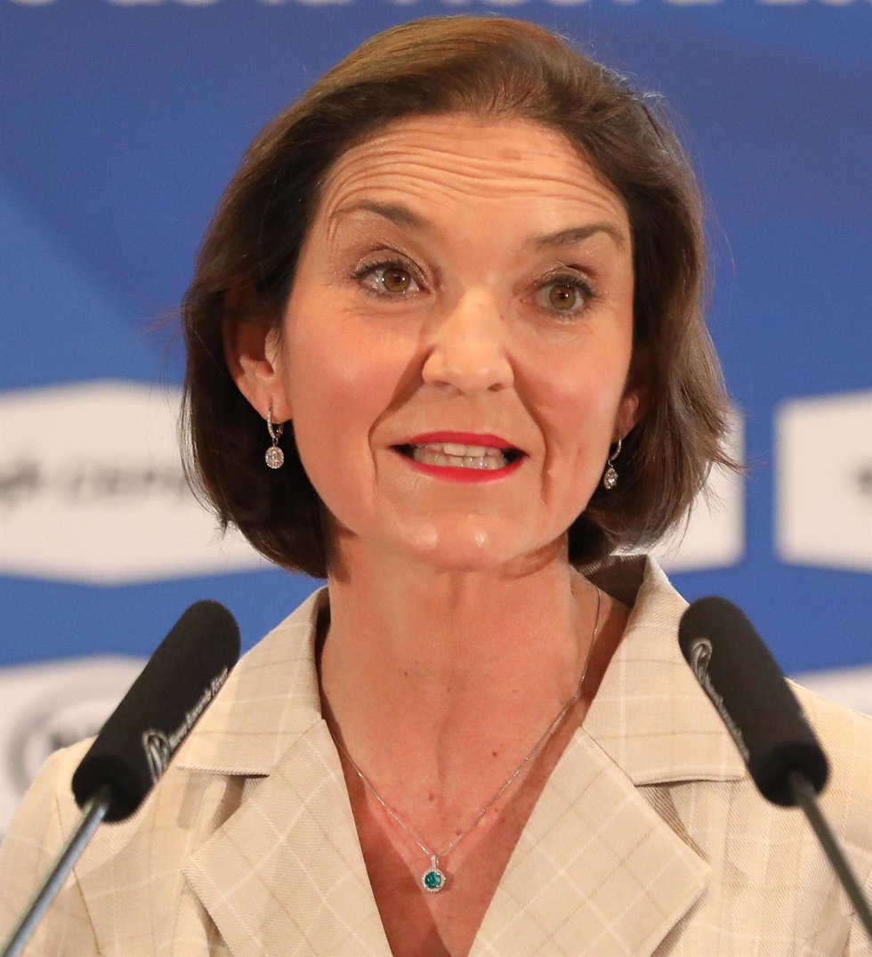 La ministra de Industria, Comercio y Turismo, Reyes Maroto, interviene en un desayuno organizado por Nueva Economía Fórum, en el Hotel Mandarin Oriental Ritz, a 17 de febrero de 2022, en Madrid (España).