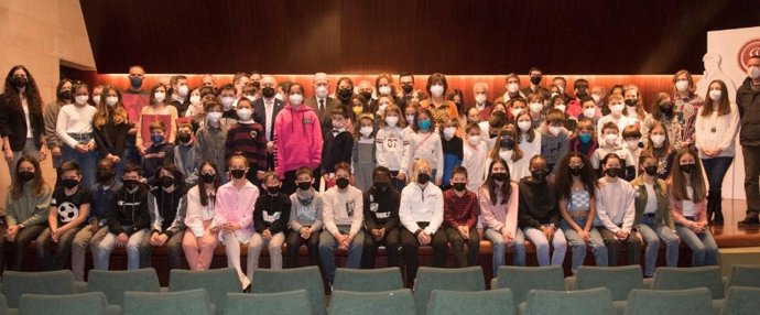 Foto de familia de la gala de entrega de premios Félix de Azara, en Huesca.