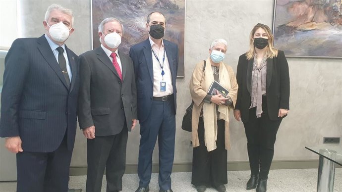 Foto de la reunión de la Plataforma de Mayores y Pensionistas (PMP)  y la CECA.