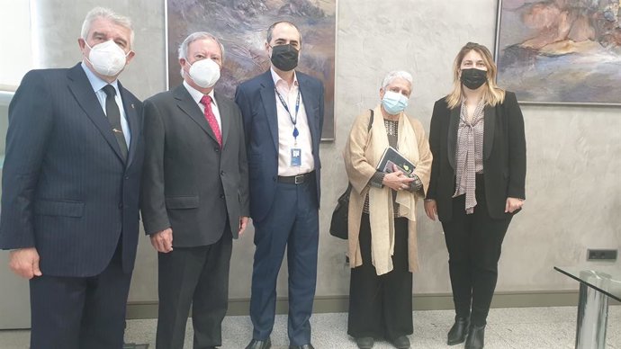 Foto de la reunión de la Plataforma de Mayores y Pensionistas (PMP)  y la CECA.
