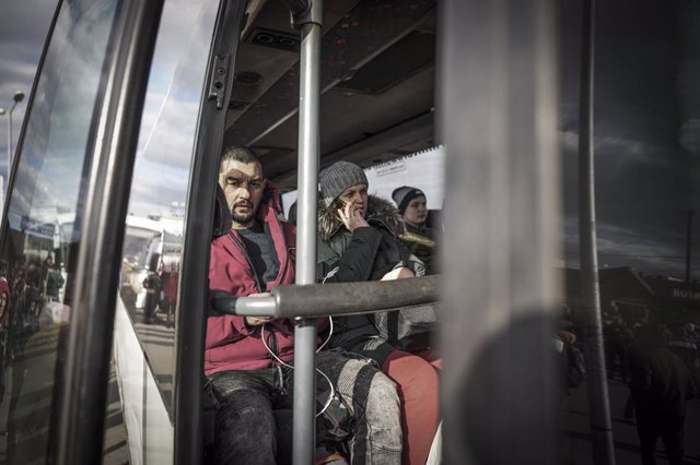 Refugiados de Ucrania llegan a Medyka, en Polonia