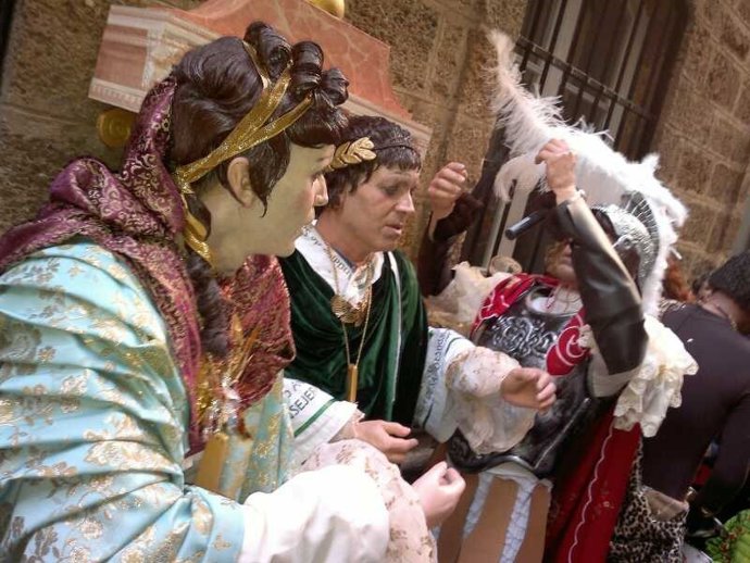Archivo - Chirigota callejera del Carnaval de Cádiz - 2014