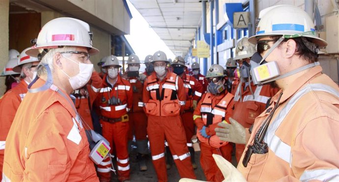 Archivo - Trabajadores de Codelco