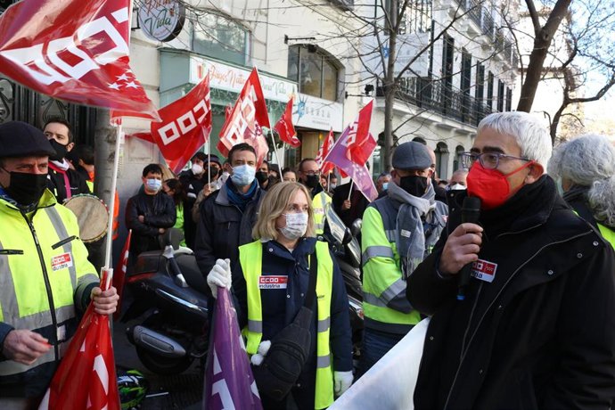 Archivo - El secretario general de Obreros e Industria de las Comisiones Obreras, Julián Teso, durante la concentración de CCOO Industria frente a la Embajada de Francia, a 20 de enero de 2022, en Madrid (España). 