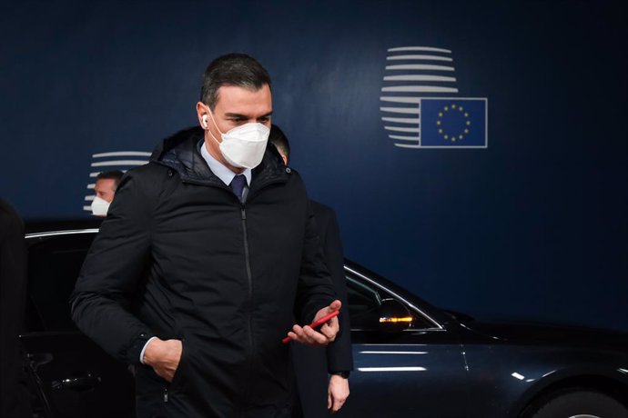 HANDOUT - 24 February 2022, Belgium, Brussels: Spanish Prime Minister Pedro Sanchez arrives to attend the Special meeting of the European Council on the situation in Ukraine. Photo: Alexandros Michailidis/EU Council/dpa - ATTENTION: editorial use only a