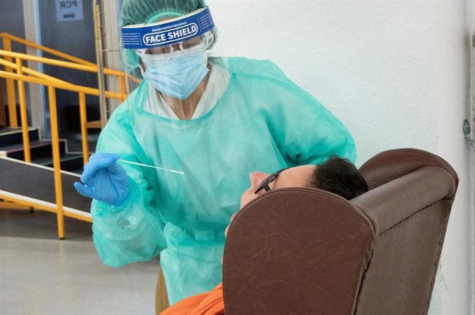 C-LM registra 715 nuevos casos y tres fallecidos en las últimas 24 horas