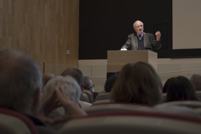 Valentí Fuster, en una conferencia en el marco del 50 aniversario del Hospital Universitario de Bellvitge (HUB)
