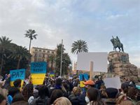 Medio millar de personas dicen no a la guerra en una concentración en Palma por Ucrania