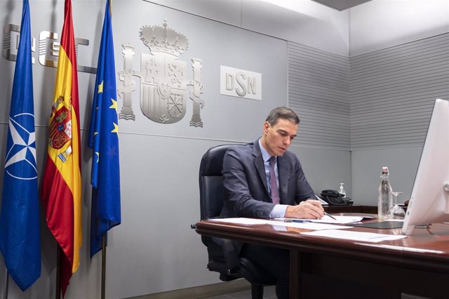 El presidente del Gobierno, Pedro Sánchez, participa por vía telemática en una reunión extraordinaria del Consejo Atlántico