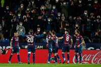 El Levante vuelve a creer en la salvación tras imponerse al Elche