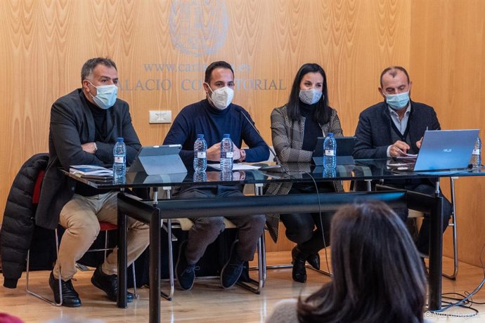 El responsable territorial de Accem en la Región, Mohammed Kebaili; el concejal David Martínez; la directora general María José García; y el director del Observatorio de la Exclusión Social de la Universidad de Murcia, Manuel Hernández