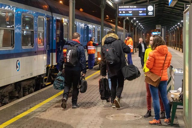 Trenes habilitados para refugiados llegan a República Checa
