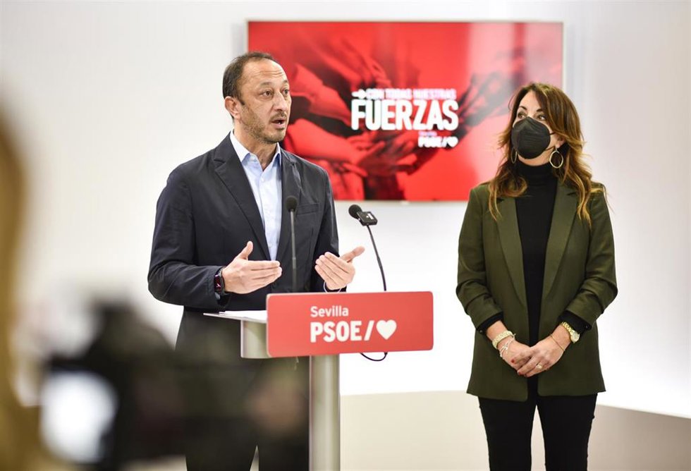 Archivo - El secretario de Política Municipal del PSOE, Alfonso Rodríguez Gómez de Celis, en rueda de prensa.