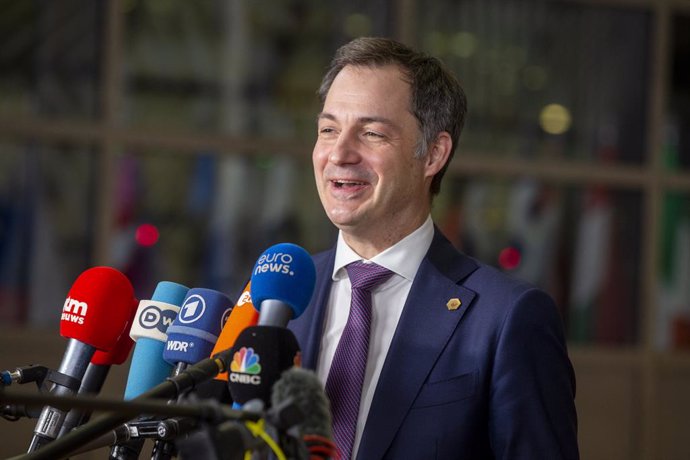 24 February 2022, Belgium, Brussels: Belgian Prime Minister Alexander De Croo speaks to media upon her arrival to attend the Special meeting of the European Council on the situation in Ukraine. Photo: Nicolas Maeterlinck/BELGA/dpa