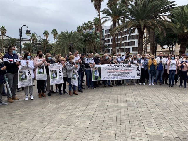 Concentación en Las Palmas de Gran Canaria para pedir que se reinicie la búsqueda de los desaparecidos en el 'Villa Pitanxo'