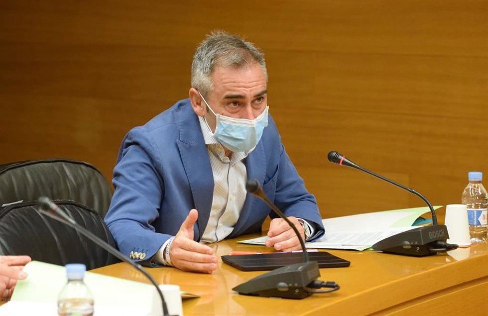 Archivo - El diputado del PP Miguel Barrachina