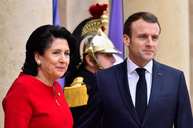 Archivo - Emmanuel Macron y Salome Zourabichvili 