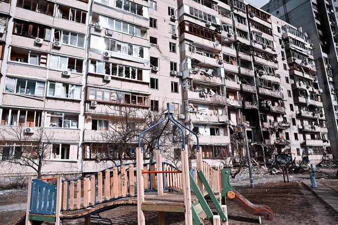 HANDOUT - 25 February 2022, Ukraine, Kiev: A view of a damaged property in Kiev, caused by an explosion during the Russian invasion of Ukraine. Photo: Maia Mikhaluk/PA Media/dpa - ATTENTION: editorial use only and only if the credit mentioned above is r