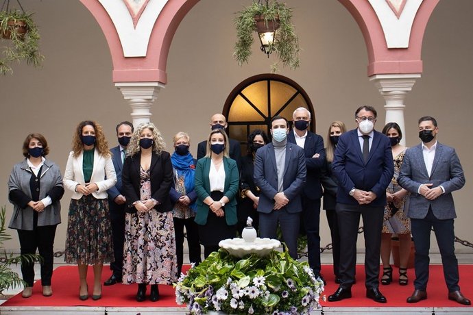 Garzón con la Corporación local alcalareña