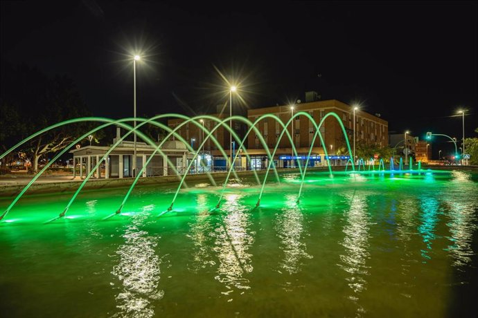 Almería se tiñe de la bandera de Andalucía para el 28F