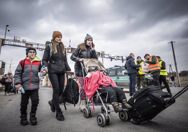Refugiados ucranianos llegan a Polonia 