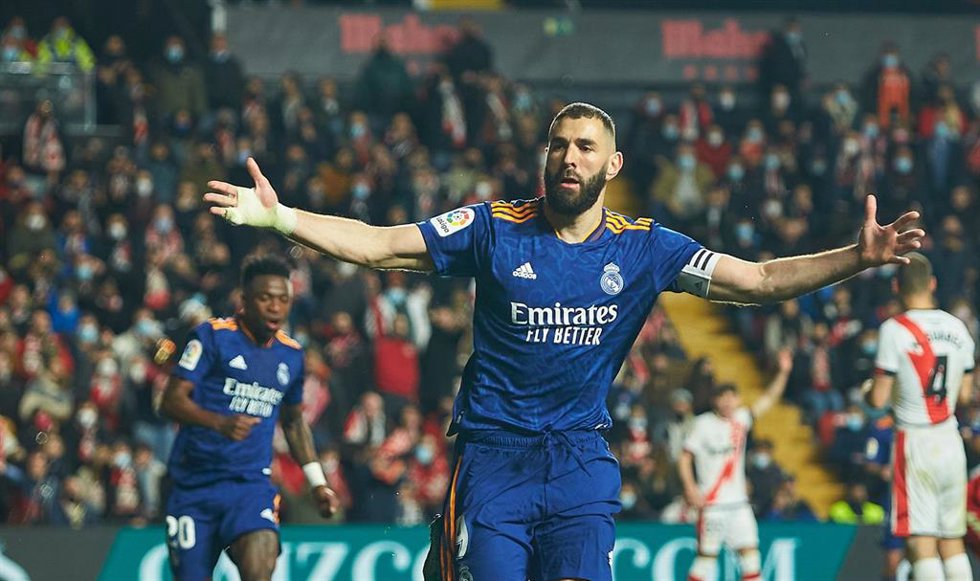 Karim Benzema celebra el gol del triunfo en Vallecas