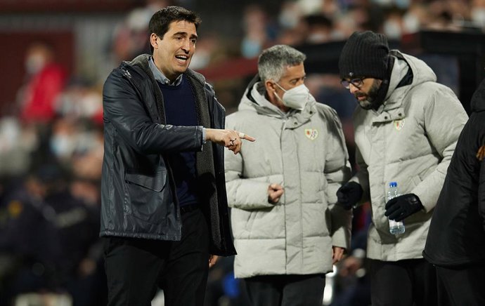 Andoni Iraola, coach of Rayo Vallecano, gestures during the Spanish League, La Liga Santander, football match played between Rayo Vallecano and Real Madrid at Vallecas stadium on February 26, 2022, in Madrid, Spain.