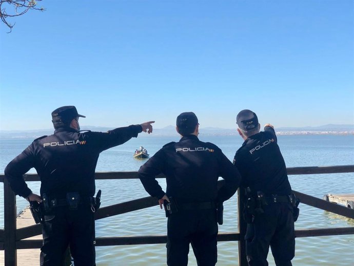 La Policía de la Generalitat identifica a 27 personas y 23 vehículos en la campaña de prevención de pesca de angulas en la Albufera Valncia