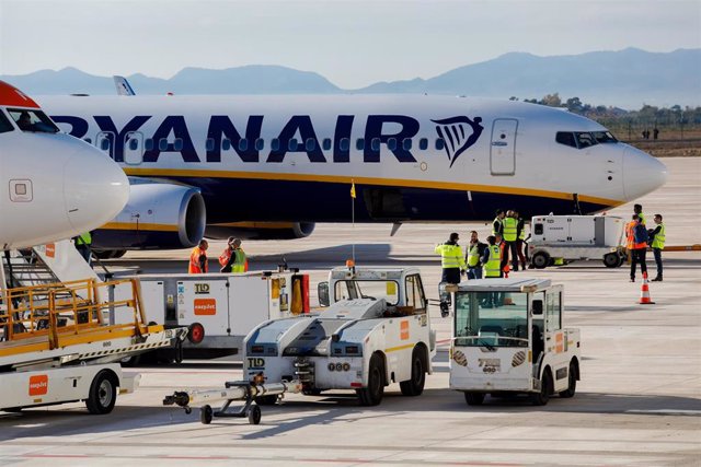 Archivo - Un avión de Ryanair, en foto de archivo.
