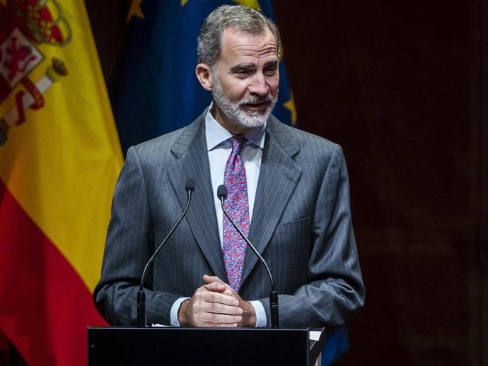Archivo - El Rey Felipe VI y presidente de Honor de la Fundación CODESPA, preside la entrega de la XXI edición de los premios Codespa, en CaixaForum Madrid, a 1 de febrero de 2022, en Madrid (España)