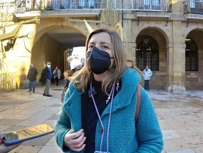 Archivo - La concejala de Somos en el Ayuntamiento de Oviedo, Ana Taboada.