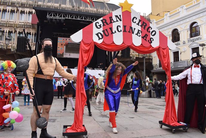 La Asociación de Dulcineas y Damas de Ciudad Real se alza con el primer premio del Concurso local de Murgas y Comparsas con una inspiración sobre el circo.