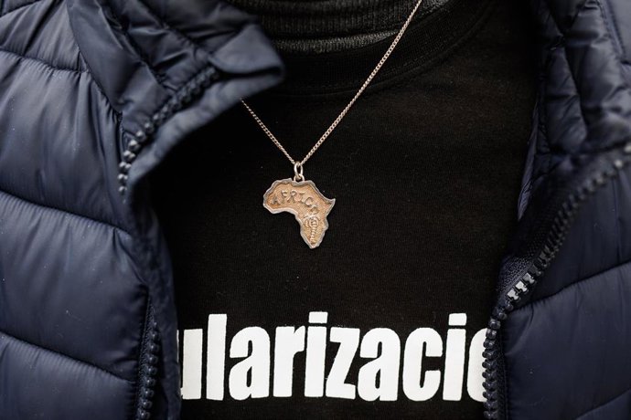 Detalle de un collar de África (archivo)