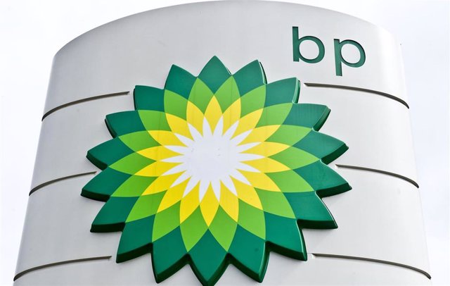 Archivo - Logo de BP en una gasolinera de Londres