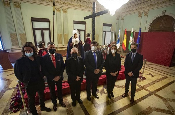 Presentación del nuevo misterio de El Perdón en el Ayuntamiento de Huelva