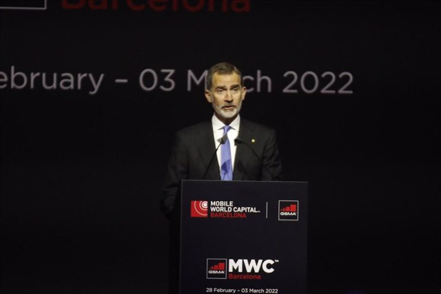 E Rey Felipe VI interviene en la cena de bienvenida de la feria del ‘GSMA Mobile World Congress Barcelona 2022’ en el Museo Nacional de Arte de Cataluña, a 27 de febrero de 2022, en Barcelona, Cataluña (España). Esta feria convierte a Barcelona en la capi