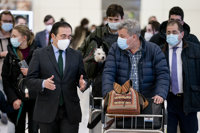 Llegan al aeropuerto de Barajas los 106 españoles evacuados de Ucrania