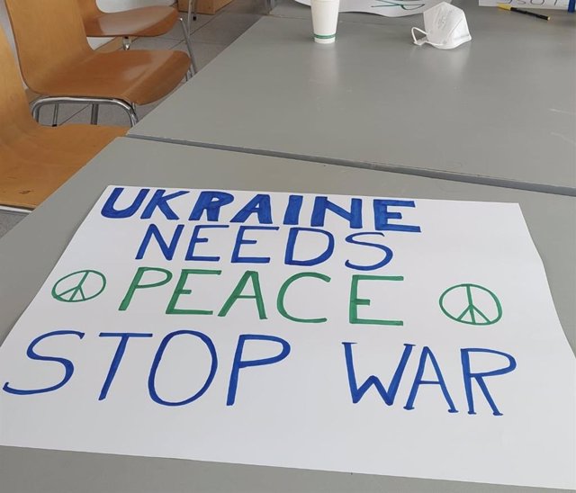 Cartel pidiendo paz para Ucrania (archivo)