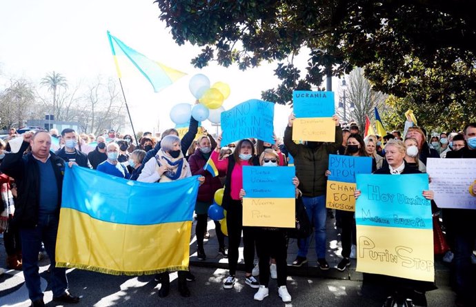 Ucrania.- Medio millar de personas protestan en Santander contra la guerra: "Están matando nuestra gente"