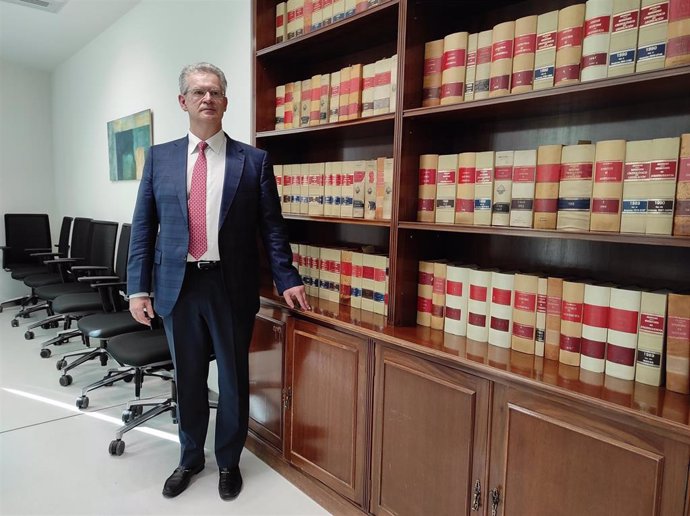 Archivo - El fiscal delegado de la Especialidad Civil de la Fiscalía en Córdoba y en Andalucía, Fernando Santos Urbaneja.