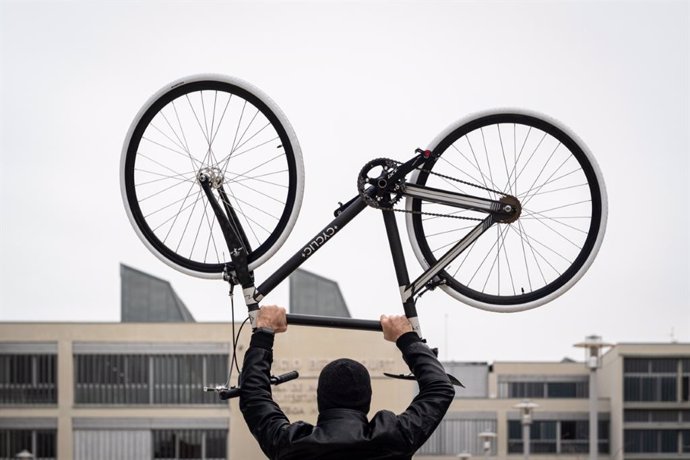 Archivo - La ligereza y la manejabilidad de las bicicletas son aspectos claves para circular por las ciudades