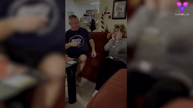 Este hombre le regaló una alianza a su mujer después de 35 años casados