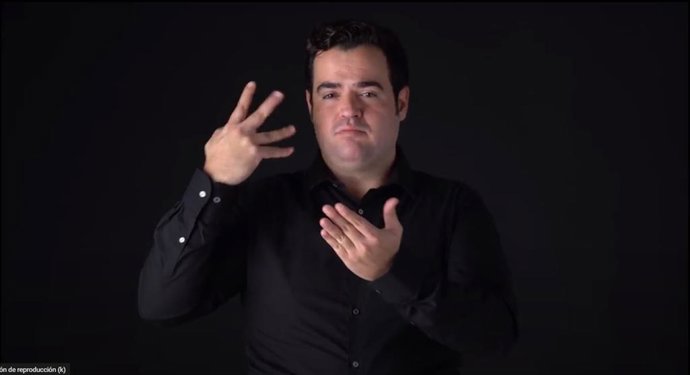 Una imagen del vídeo con información ofrecida en lengua de signos sobre el Camino Mozárabe.