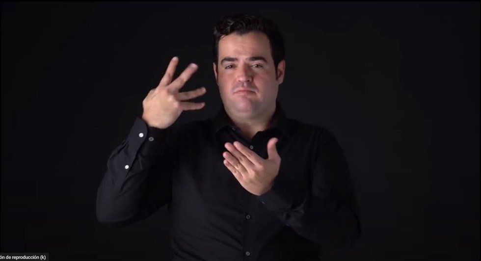 Una imagen del vídeo con información ofrecida en lengua de signos sobre el Camino Mozárabe.
