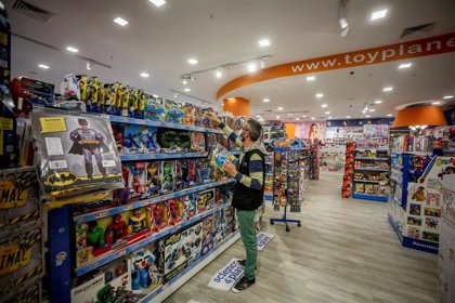 ladrón patrulla juego La venta de juguetes sube un 5% en España en 2021, impulsada por las  licencias y los artículos para adultos