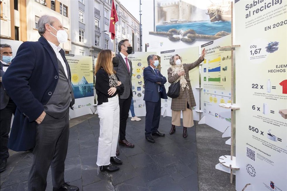 El Presidente De Cantabria, Miguel Ángel Revilla, Y El Consejero De Desarrollo Rural, Guillermo Blanco, Presentan La Exposición Itinerante 'Cantabria Circular', Dentro Del Plan De Acciones De La Campaña 'El Mundo. Recicla Más. Mejor. Siempre'.